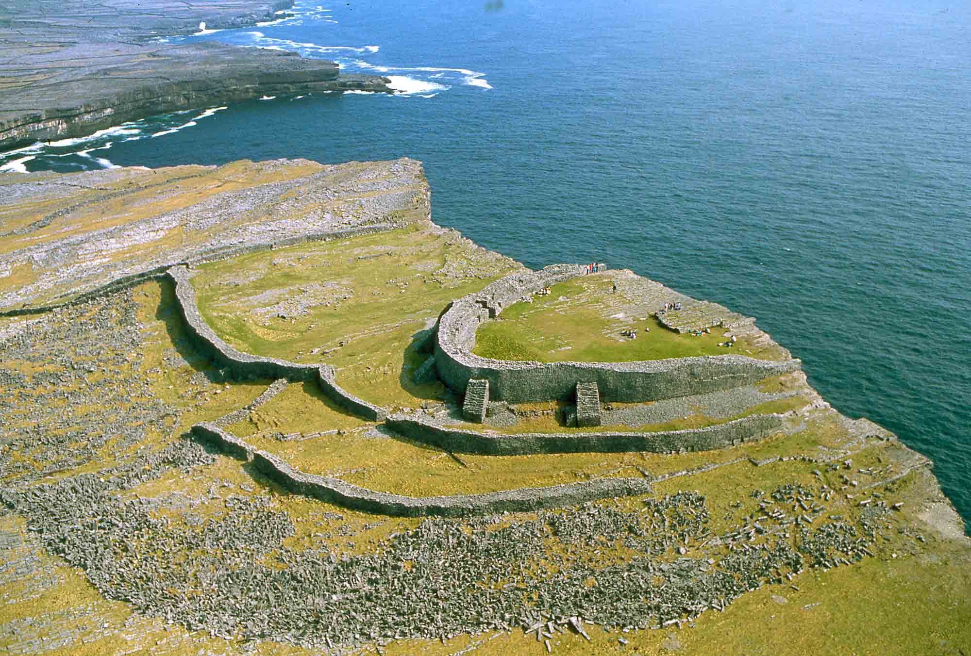 The massive exterior drystone walls of Dún Aonghasa